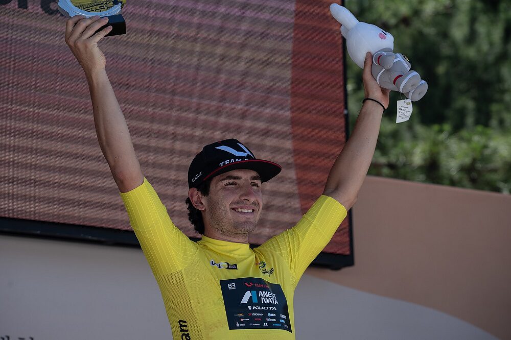 Tommaso Dati festeggia il successo finale al Tour de Gyeongnam