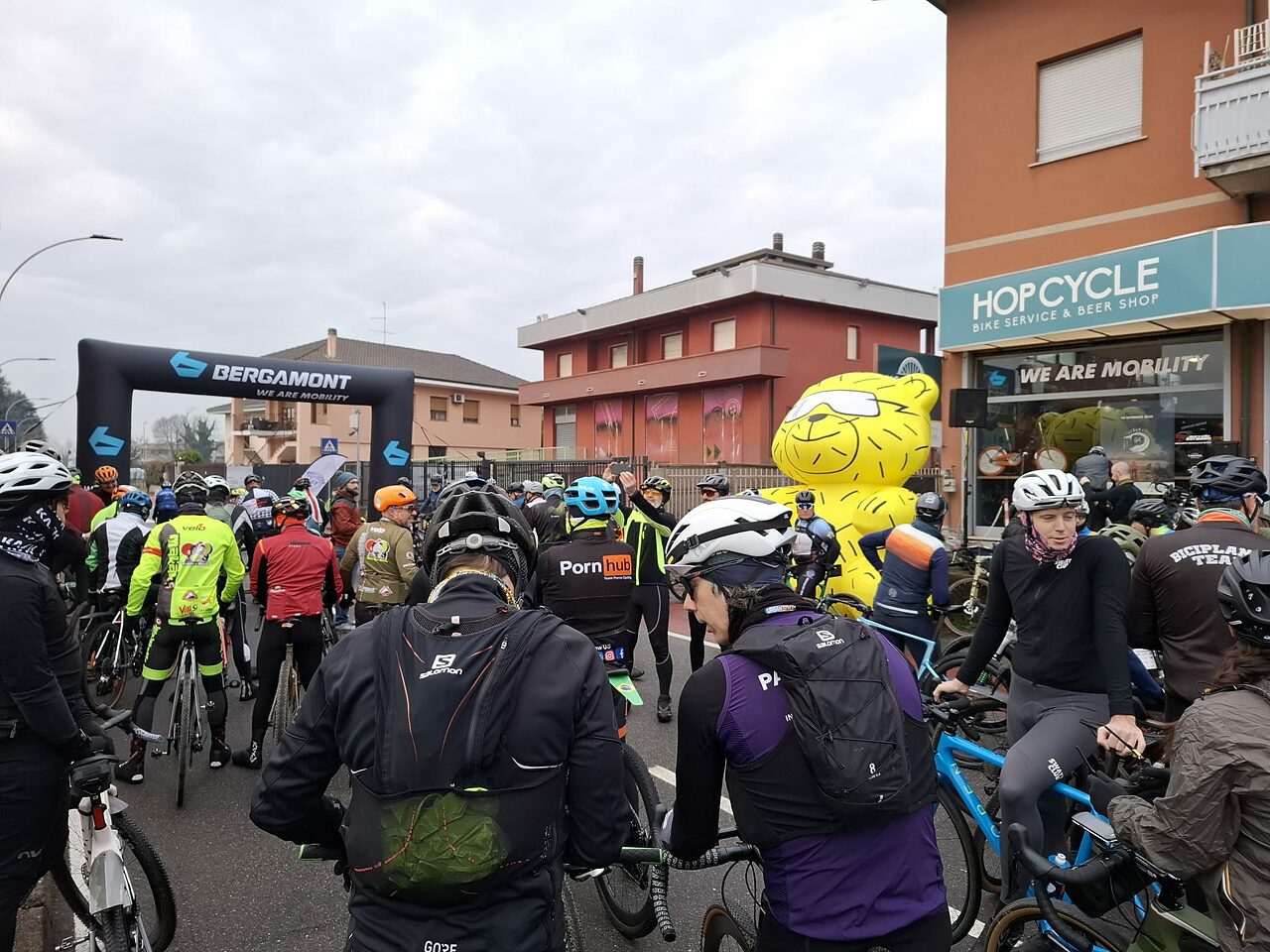 La partenza dell'ottava edizione della Gravelness69 © Umberto Bettarini