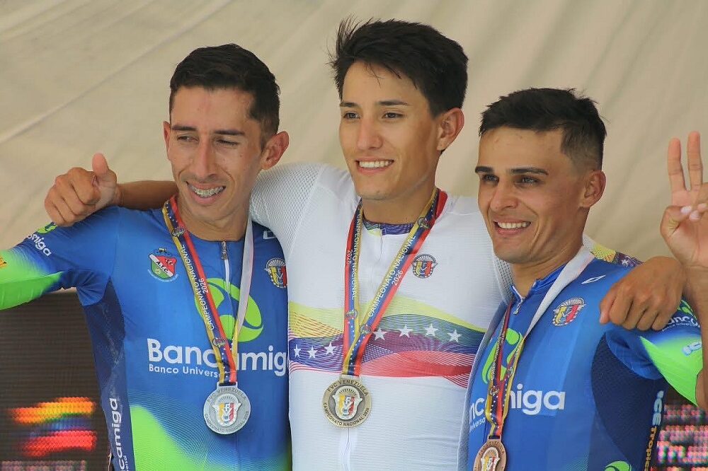 Il podio del campionato venezuelano élite in linea