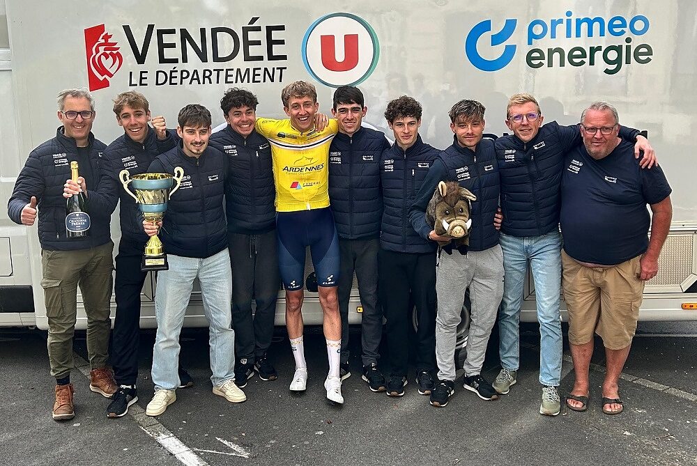Théo Hébert festeggia il successo al Circuit des Ardennes con la sua squadra