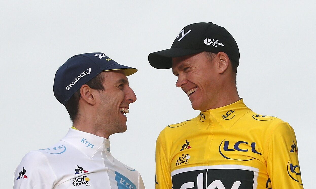 Simon Yates, maglia bianca, e Chris Froome, in giallo, sul podio di Parigi del Tour de France 2017 (AP)
