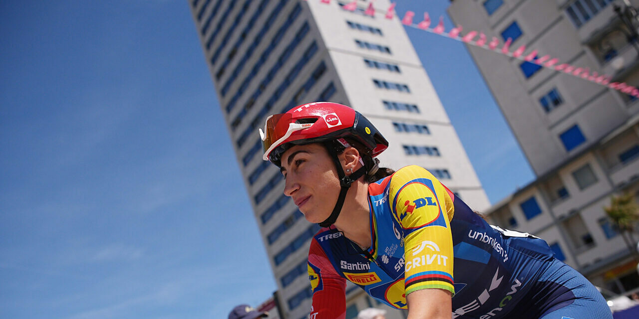 Elisa Balsamo è la nuova maglia rosa dopo la prima tappa del Giro d'Italia Women 2026 ©Giro d'Italia