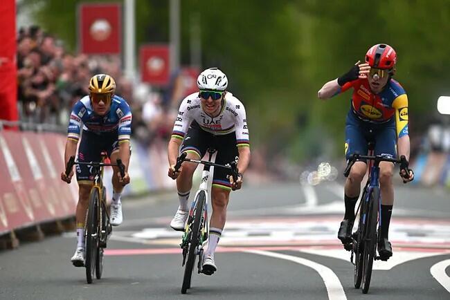 Mattias Skjelmose vince allo sprint l'Amstel Gold Race 2025 © CyclingNews / GettyImages