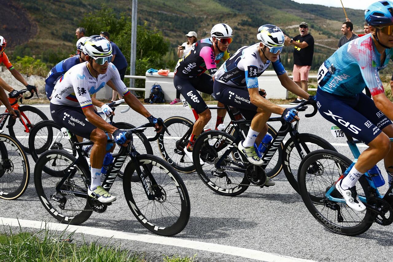 La maxifuga durante la decima tappa della Vuelta a España 2025 © Movistar Team via X