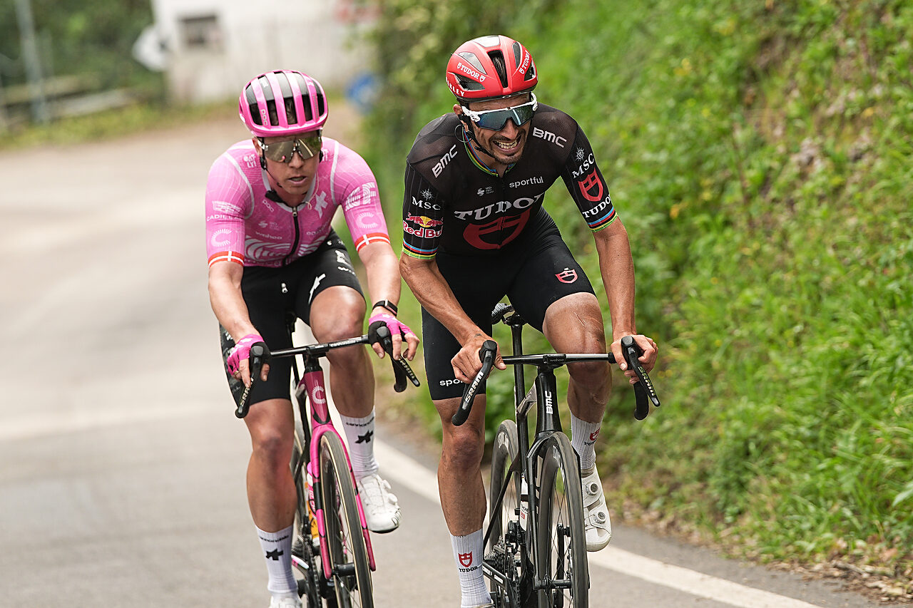 Alaphilippe e Valgren durante la quinta tappa della Tirreno-Adriatico 2026 © Tirreno-Adriatico via X