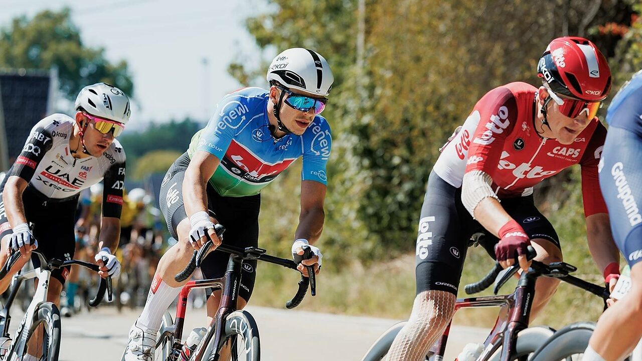 De Lie in maglia di leader del Renewi Tour 2025 ©Golazo