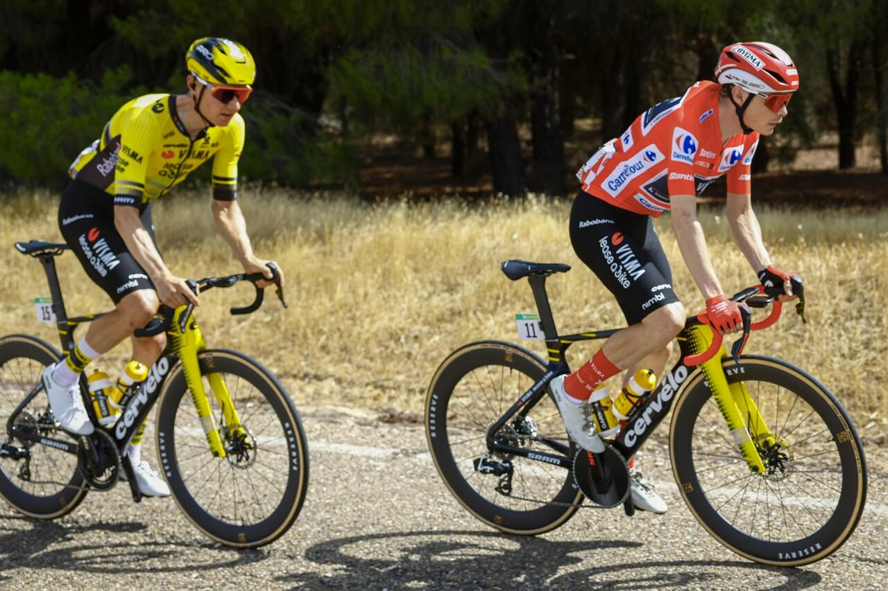 Jonas Vingegaard in maglia rossa alla Vuelta a España 2025 ©Team Visma | Lease a Bike