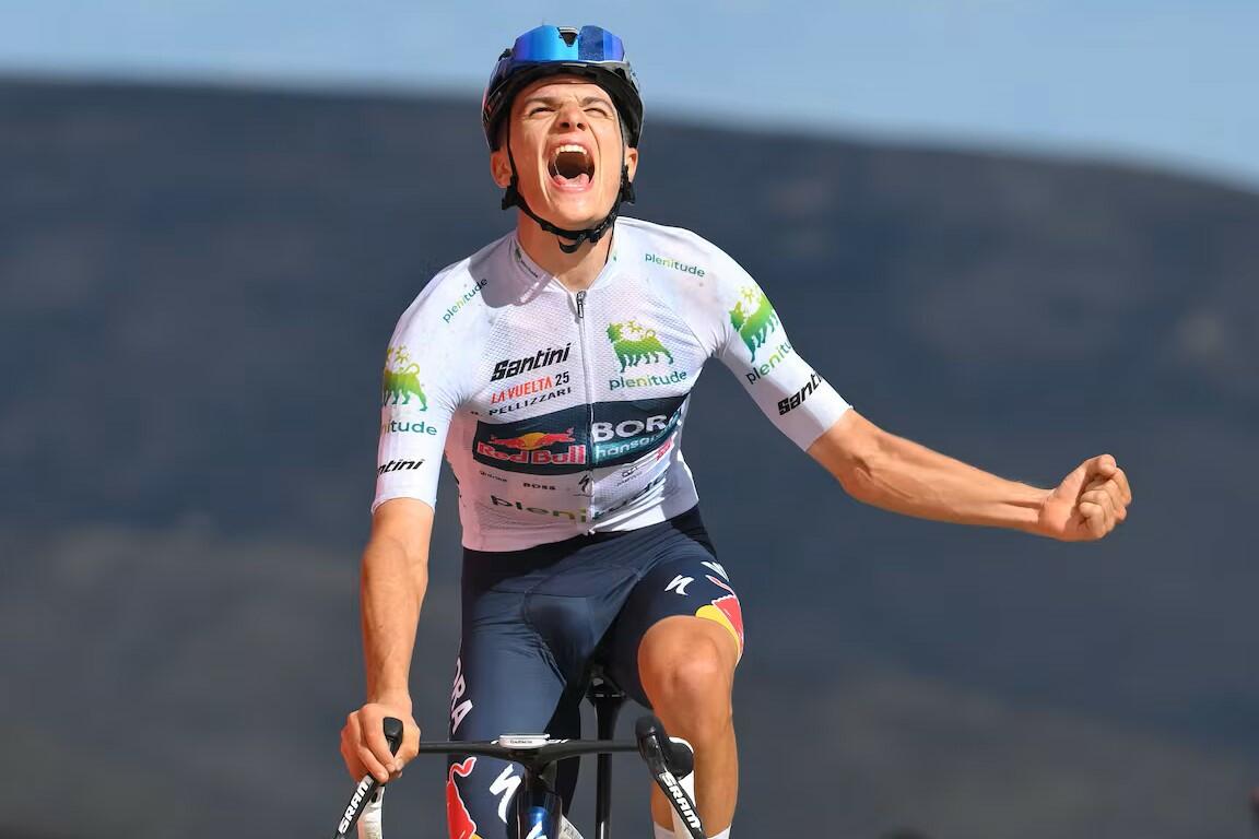 Giulio Pellizzari vince la diciassettesima tappa della Vuelta a España  2025 © AS / Tim de Waele / Getty Images