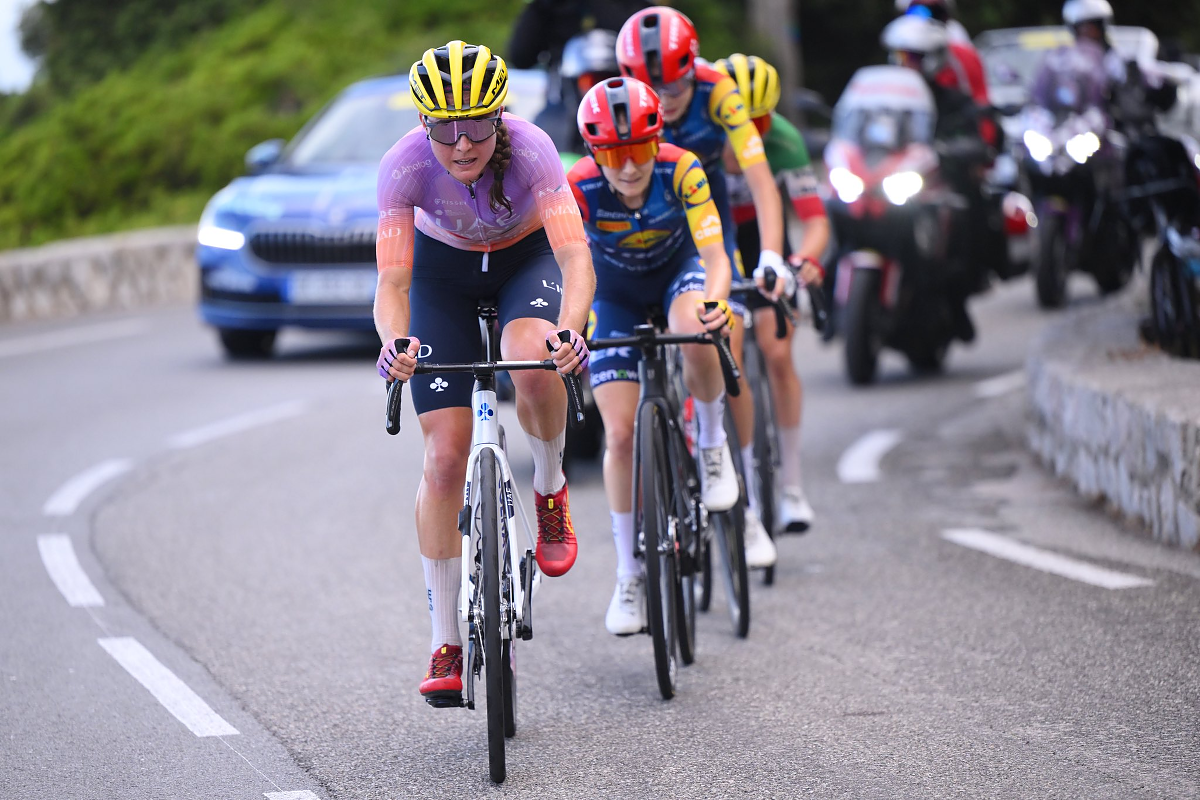 Paula Blasi tira il gruppo con Longo Borghini sul Col d'Eze ©UAE Team L'IMAD (Foto GettySport)
