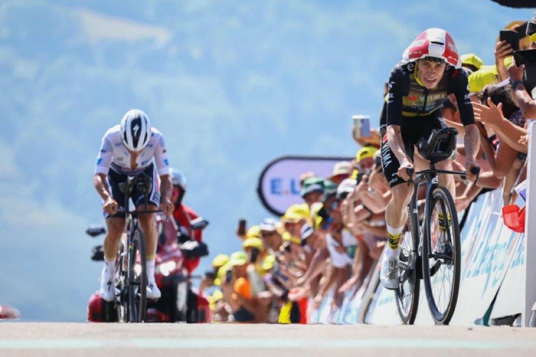Jonas Vingegaard supera Remco Evenepoel nel finale della cronoscalata al Peyragudes © ASO / Billy Ceusters