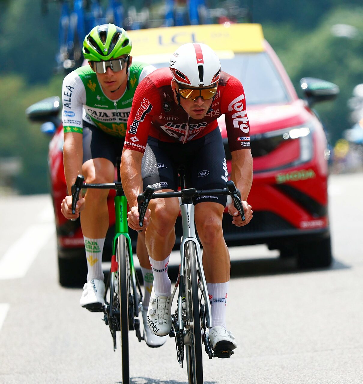 Baptiste Veistroffer e Jakub Otruba in fuga durante la settima frazione del Tour de France 2026 © Lotto Intermarché via X