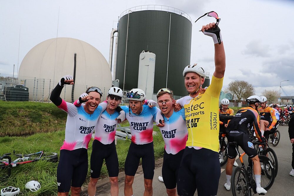 Lo Swatt Club festeggia il successo finale all'Olympia's Tour 