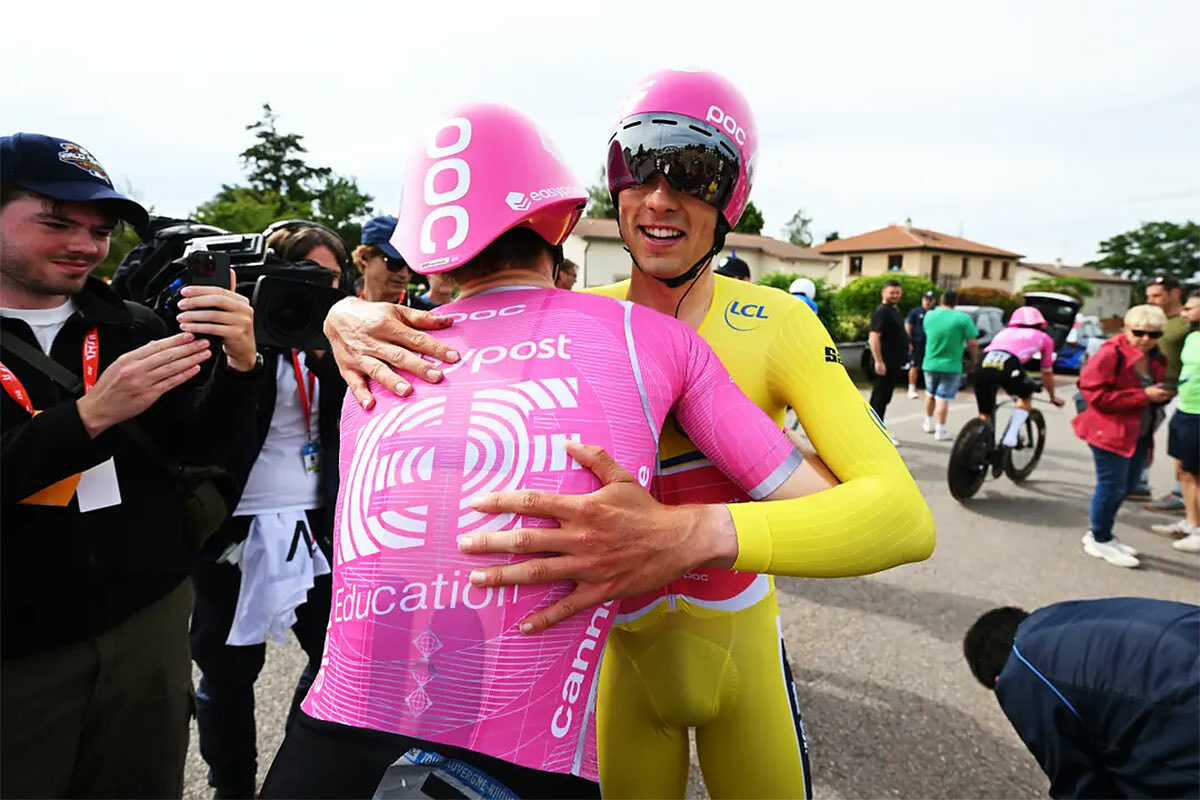 Alex Baudin contento di aver conservato la maglia gialla al Tour Auvergne - Rhône-Alpes 2026 © EF ProCycling