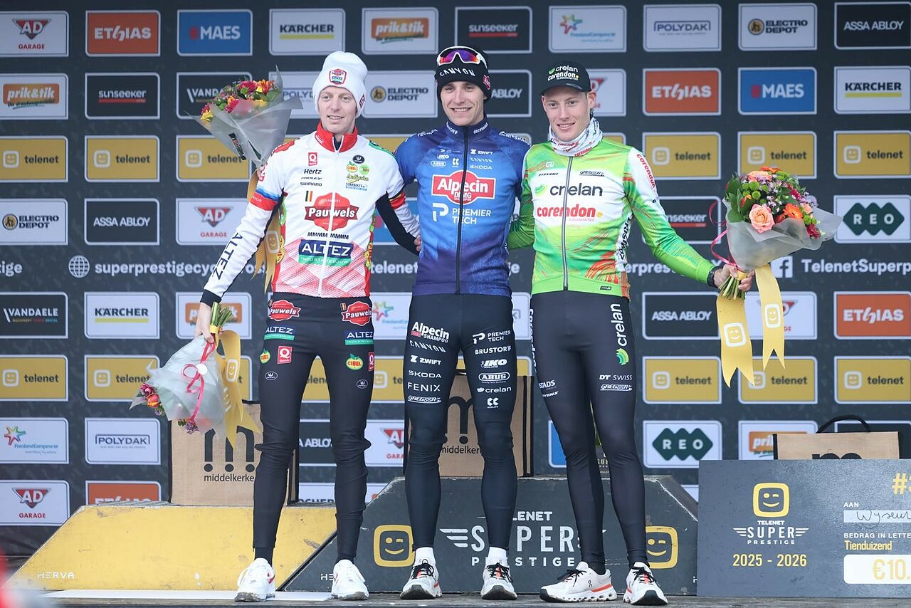 Il podio del Superprestige 2025-2026 © Veldritkrant / Bram Van Lent