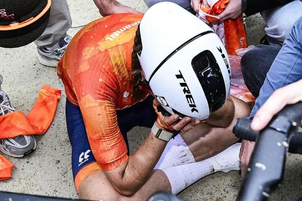 Van Anrooij in lacrime dopo i Mondiali femminili gravel 2025 ©Getty Images
