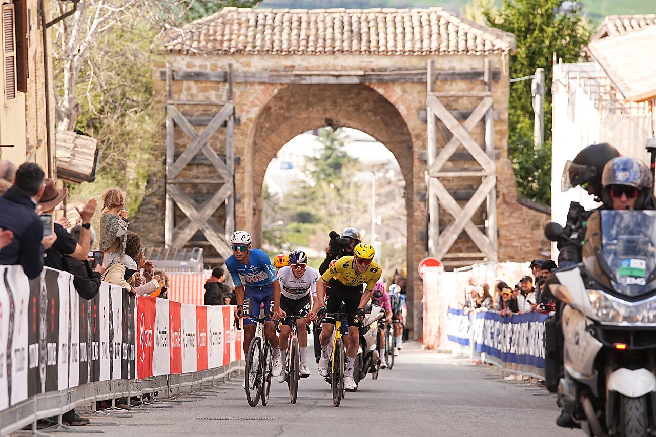 Del Toro, Jorgenson e Pellizzari sullo strappo di Camerino (RCS Sport)
