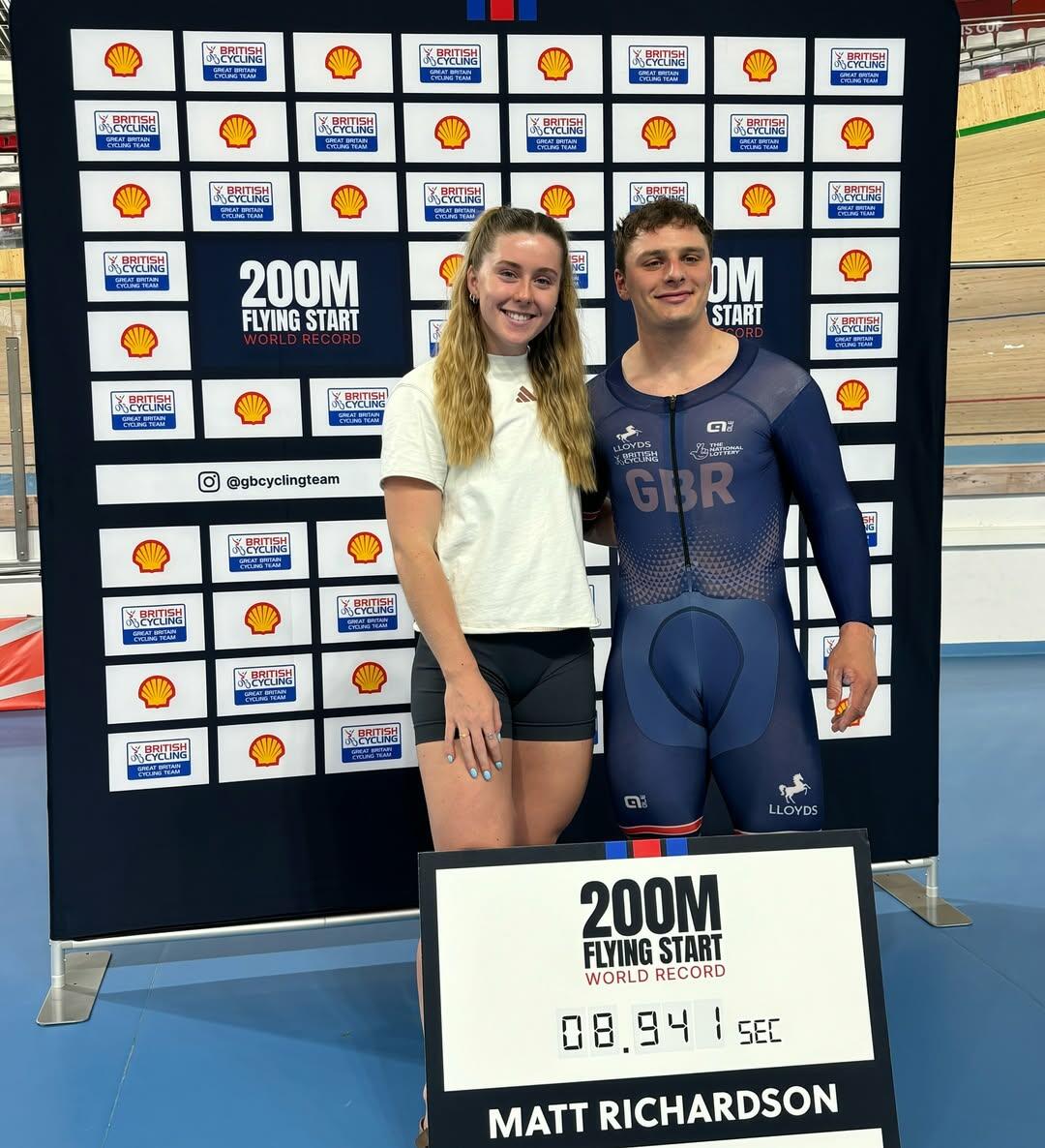 Matt Richardson infrange il record mondiale maschile élite dei 200 metri con partenza lanciata ed è il primo in assoluto a scendere sotto i nove secondi ©Emma Finucane via IG