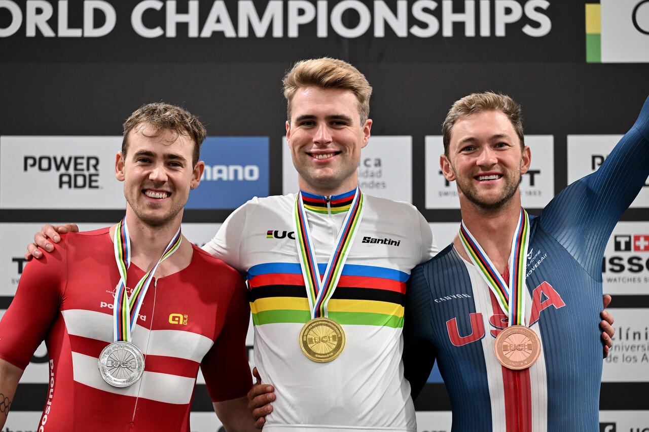 Il podio dell'inseguimento individuale ai Mondiali su pista di Santiago del Cile 2025 con Josh Charlton, Rasmus Pedersen e Anders Johnson ©SWpix