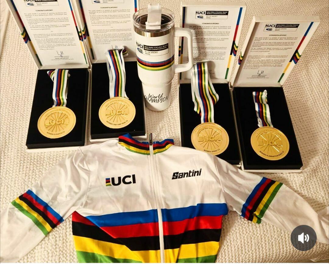 Le quattro medaglie d'oro conquistate ai mondiali di paraciclismo di Rio 2025 postate da Claudia Cretti sui social