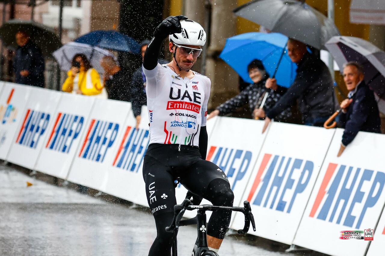 Brandon McNulty esulta sul traguardo della terza tappa della CRO Race 2024 © UAE Team Emirates via X