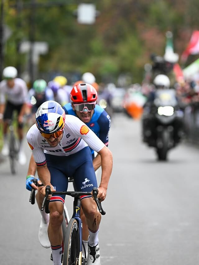 L'azione all'ultimo giro di Pidocock e Ciccone @Montreal 2026
