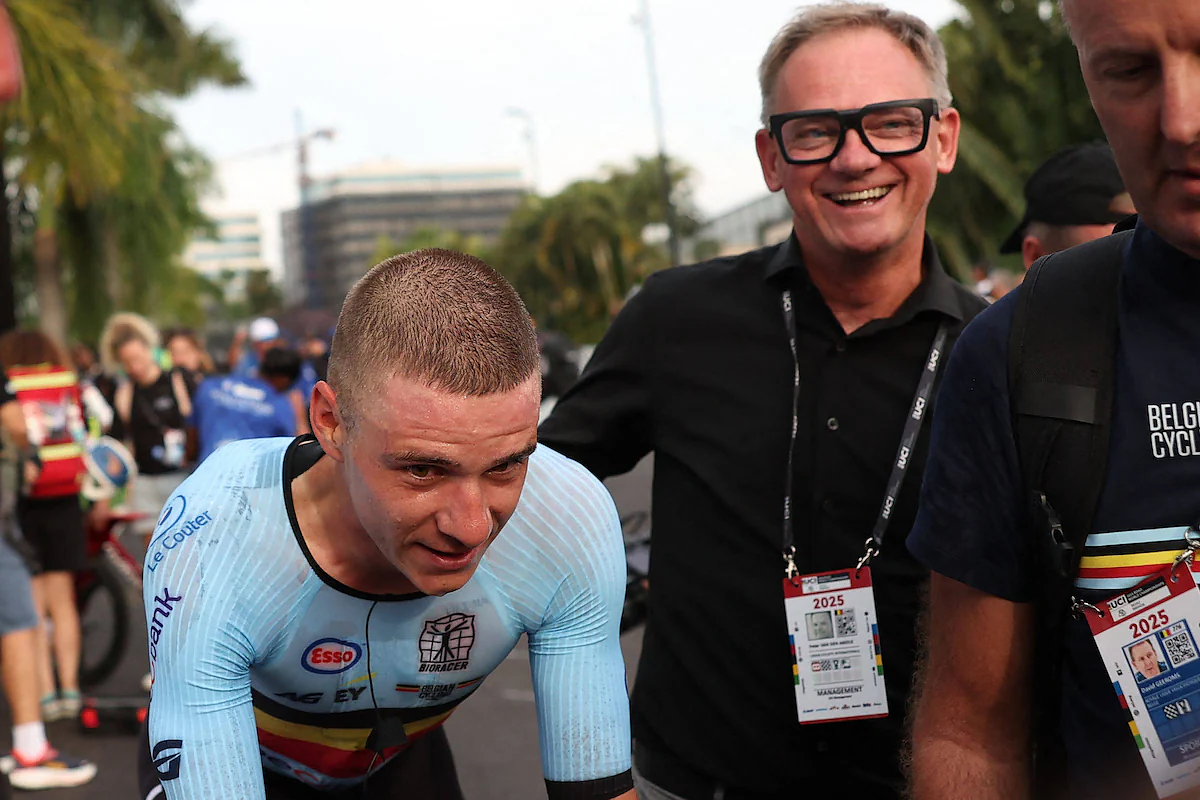 Peter Van Den Abeele accanto a Remco Evenepoel © AFP