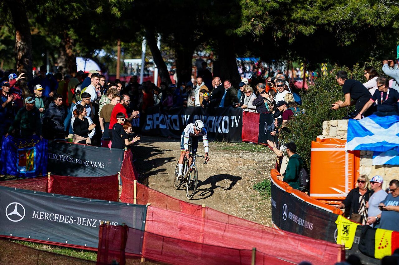 Mathieu van der Poel durante l'appuntamento di Coppa del Mondo di Benidorm © Benidorm CX-Costa Blanca via X
