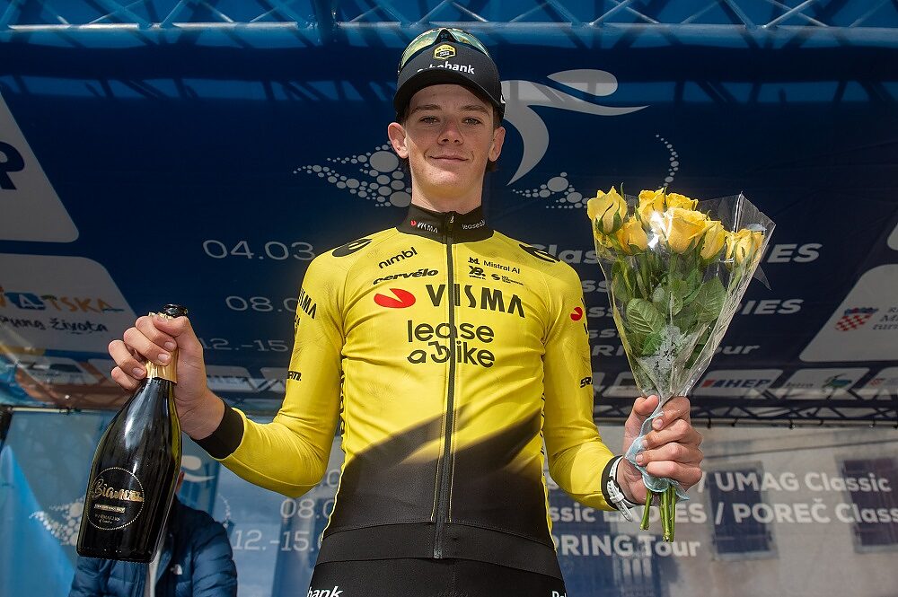 Matisse van Kerckhove premiato dopo la vittoria nella tappa regina dell'Istrian Spring Trophy