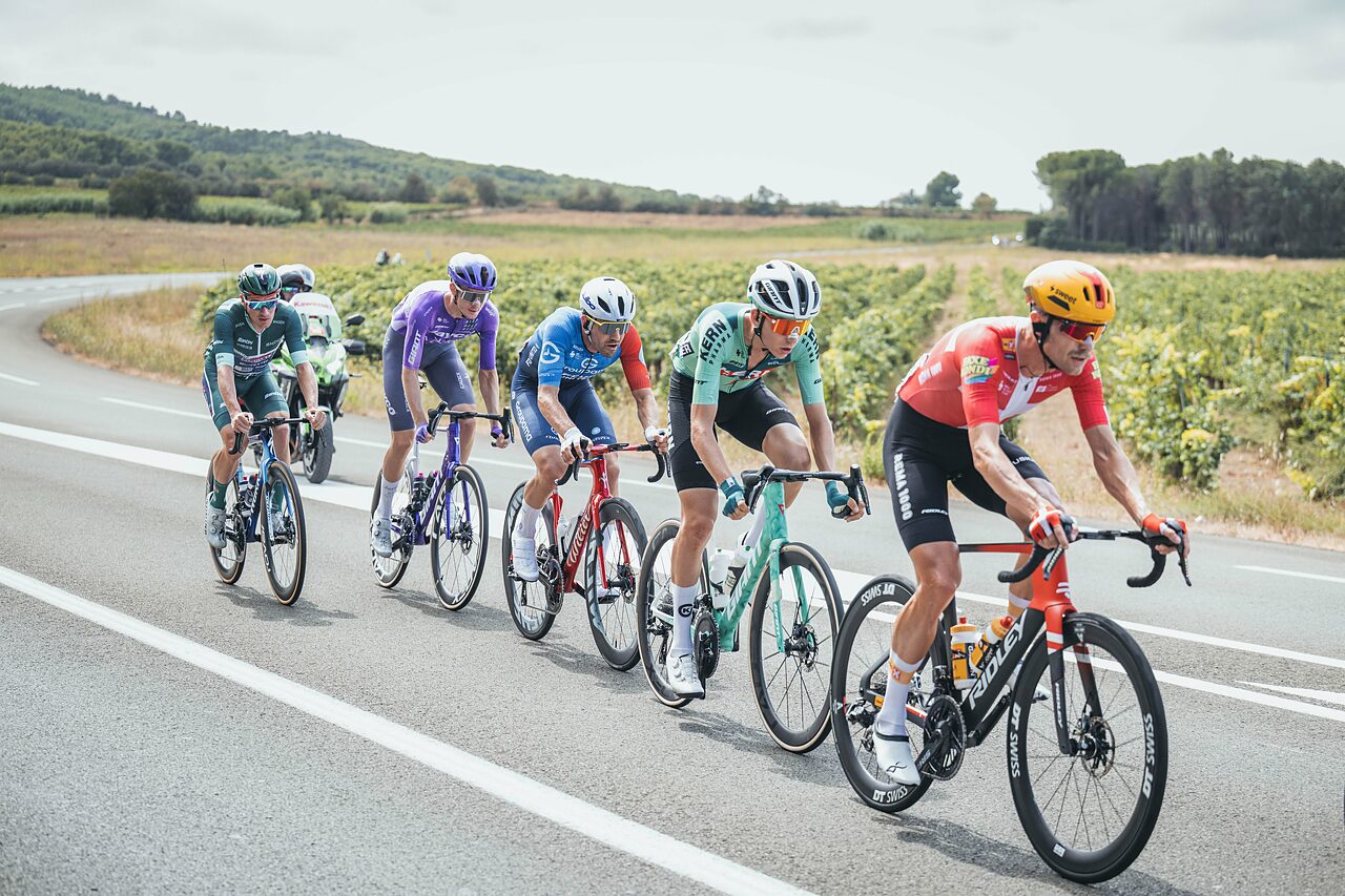 Gli uomini in fuga durante la terza tappa della Vuelta a España 2026 © La Vuelta / cxcycling via X