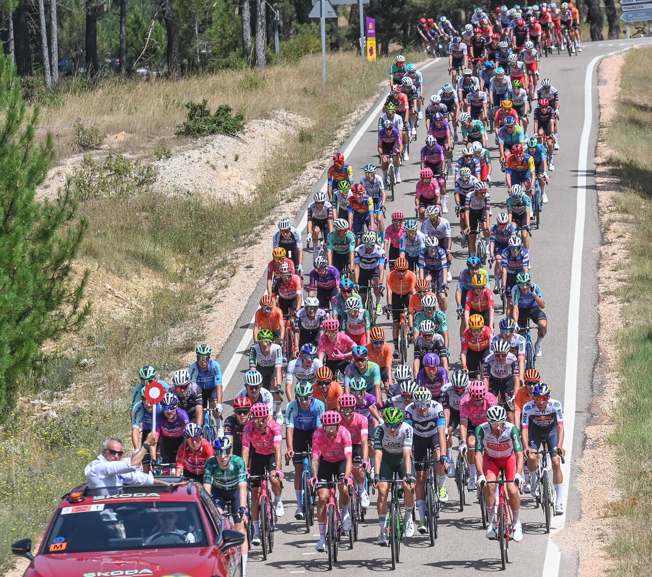 Il gruppo poco prima della partenza ufficiale della tappa ©Vuelta a Burgos