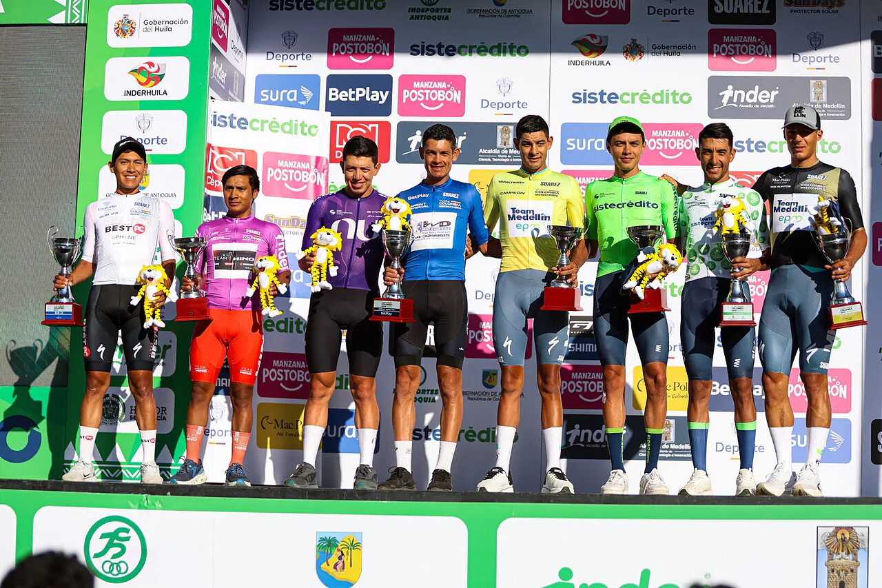 Il podio finale della Vuelta a Colombia