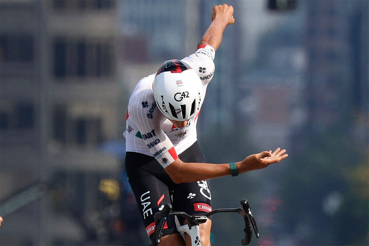 Classico inchino per Isaac Del Toro al GP de Montréal © UAE Emirates-XRG - SprintCycling
