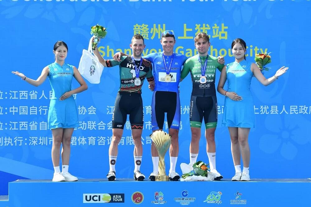 Il podio finale del Tour of Poyang Lake