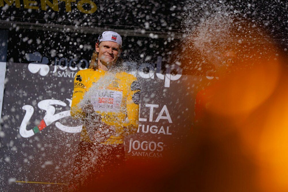 Volta Portugal, show UAE nel prologo. Johansen in giallo, Reis battuto dopo 5 anni