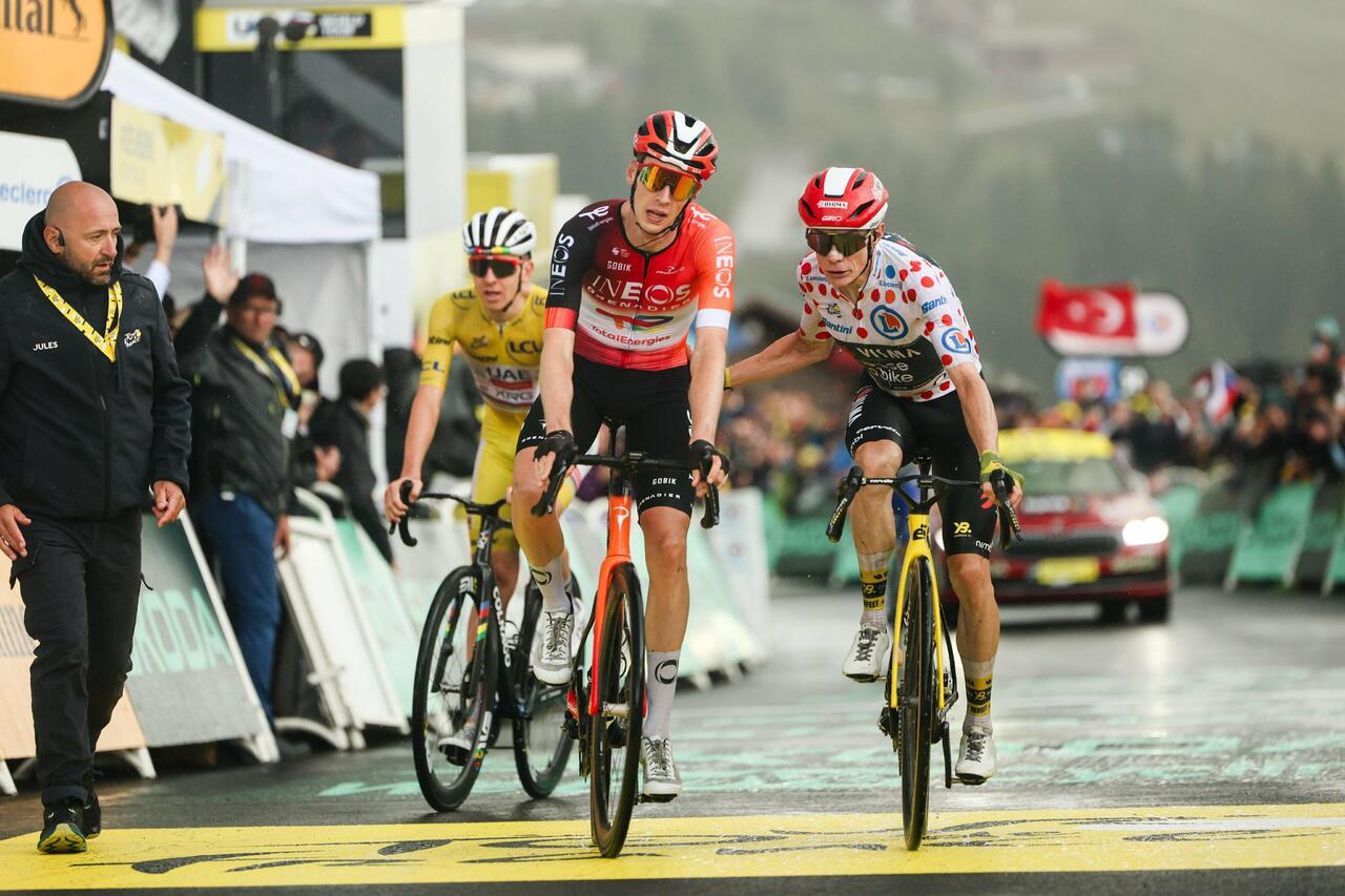 Arensman precede Vingegaard e Pogačar sul traguardo della 19esima tappa del Tour de France 2025 ©Le Tour via X