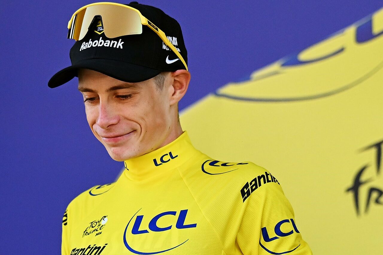 Jonas Vingegaard è la prima maglia gialla del Tour de France 2026 © Getty Sport via X