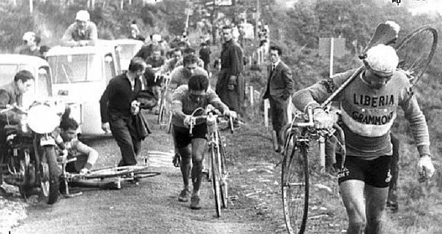 Il primo passaggio del Giro di Lombardia sul Muro di Sormano © Sport&Impianti