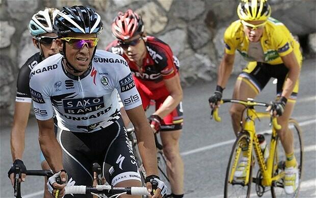 Contador, Schleck e Evans staccano Voeckler durante la diciannovesima tappa del Tour de France 2011 © Daily Telegraph / Reuters