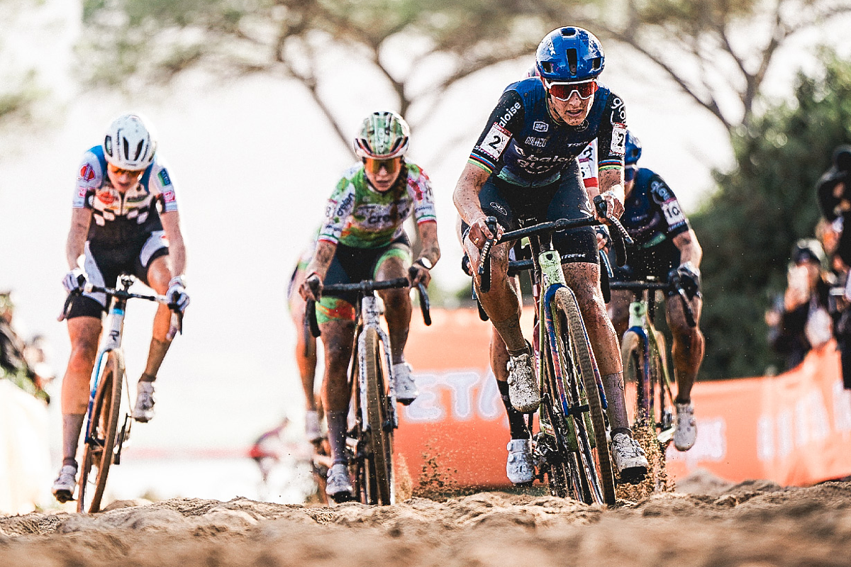 Lucinda Brand davanti a tutte sulla sabbia ©UCI Cyclocross World Cup