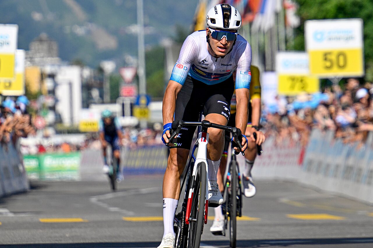 Mathias Vacek sul traguardo della seconda tappa del Tour de Suisse 2026 © Domestique/CorVos
