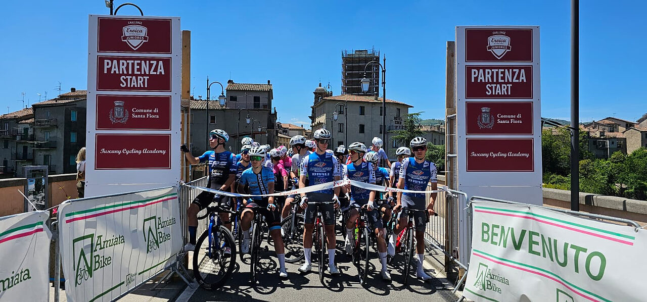 La partenza ufficiosa dal centro storico di Santa Fiora @Paolo Rinaldi