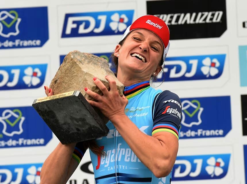 Lizzie Deignan dopo la vittoria alla Paris Roubaix Femmes ©FRANCOIS LO PRESTI/AFP/AFP via Getty Images