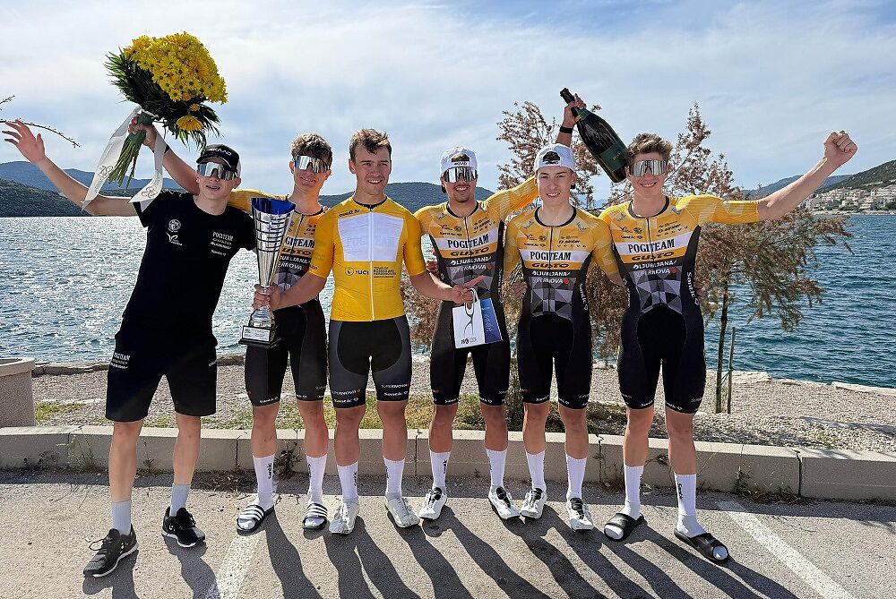 Gli uomini della Pogi Gusto Ljubljana festeggiano il successo di Mihael Štajnar
