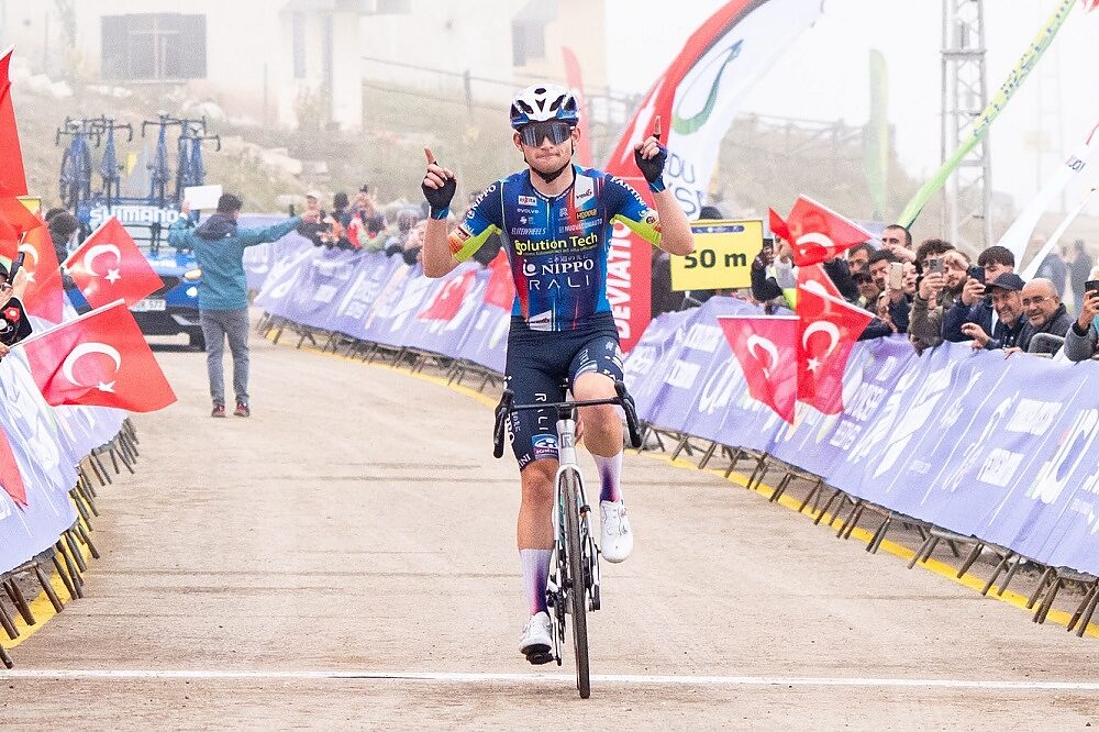 Kyrylo Tsarenko vince la Ordu Coast to Summit