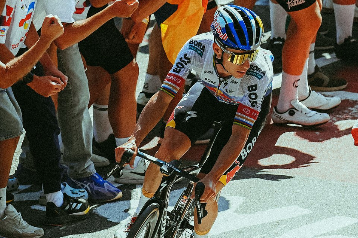 Evenepoel: "Fermato da tifosi e moto, sarebbe andata diversamente".Pogačar ora pensa a Del Toro