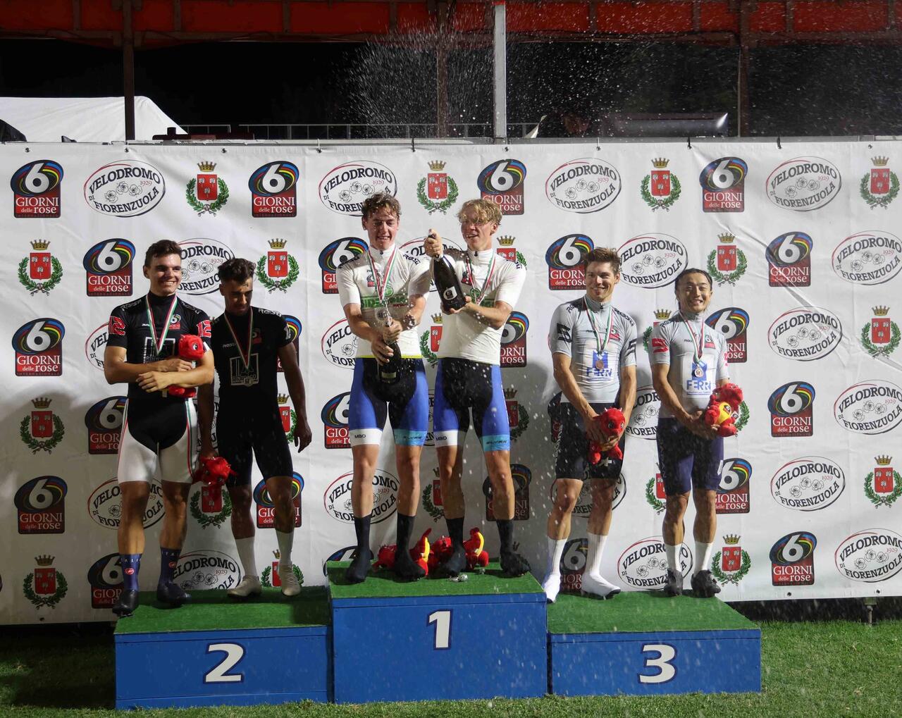 Viktor Bugaenko e Daniil Zarakovskiy vincono la madison maschile nella 6 Giorni delle Rose di Fiorenzuola ©Claudio Cavalli