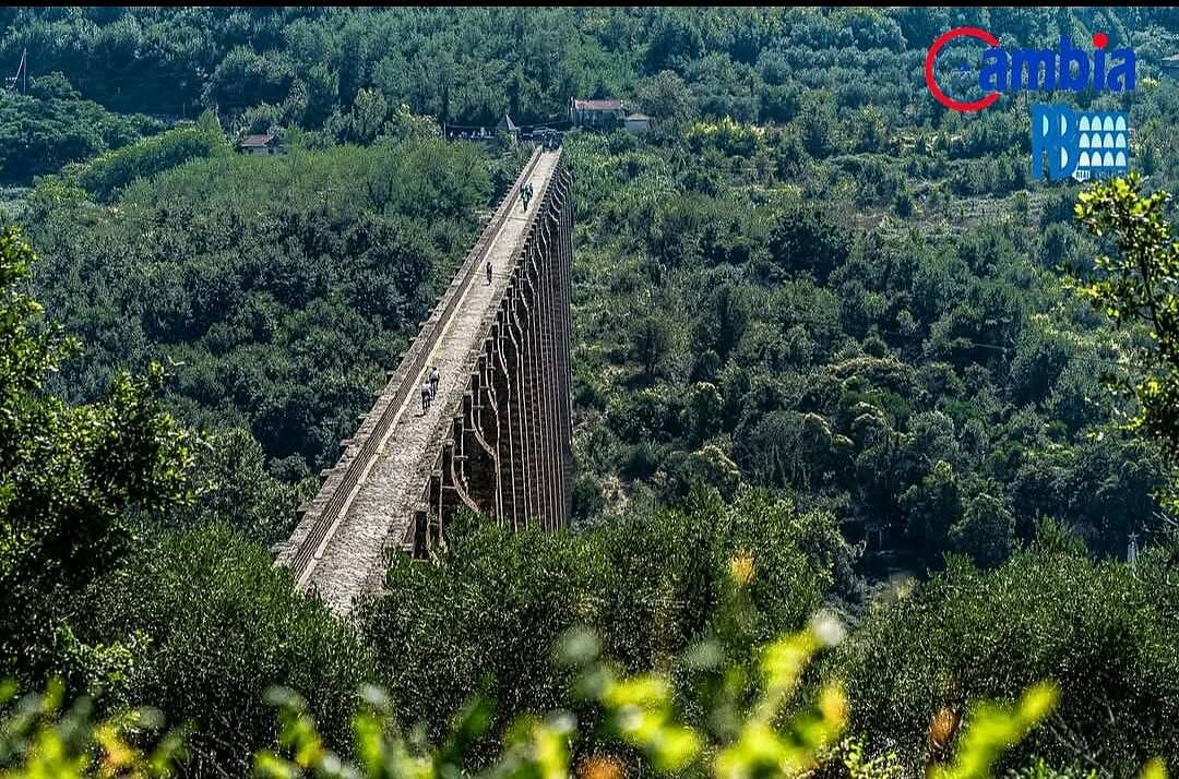 Pedalare sull'acquedotto Carolino © Cam.bi.a ASD