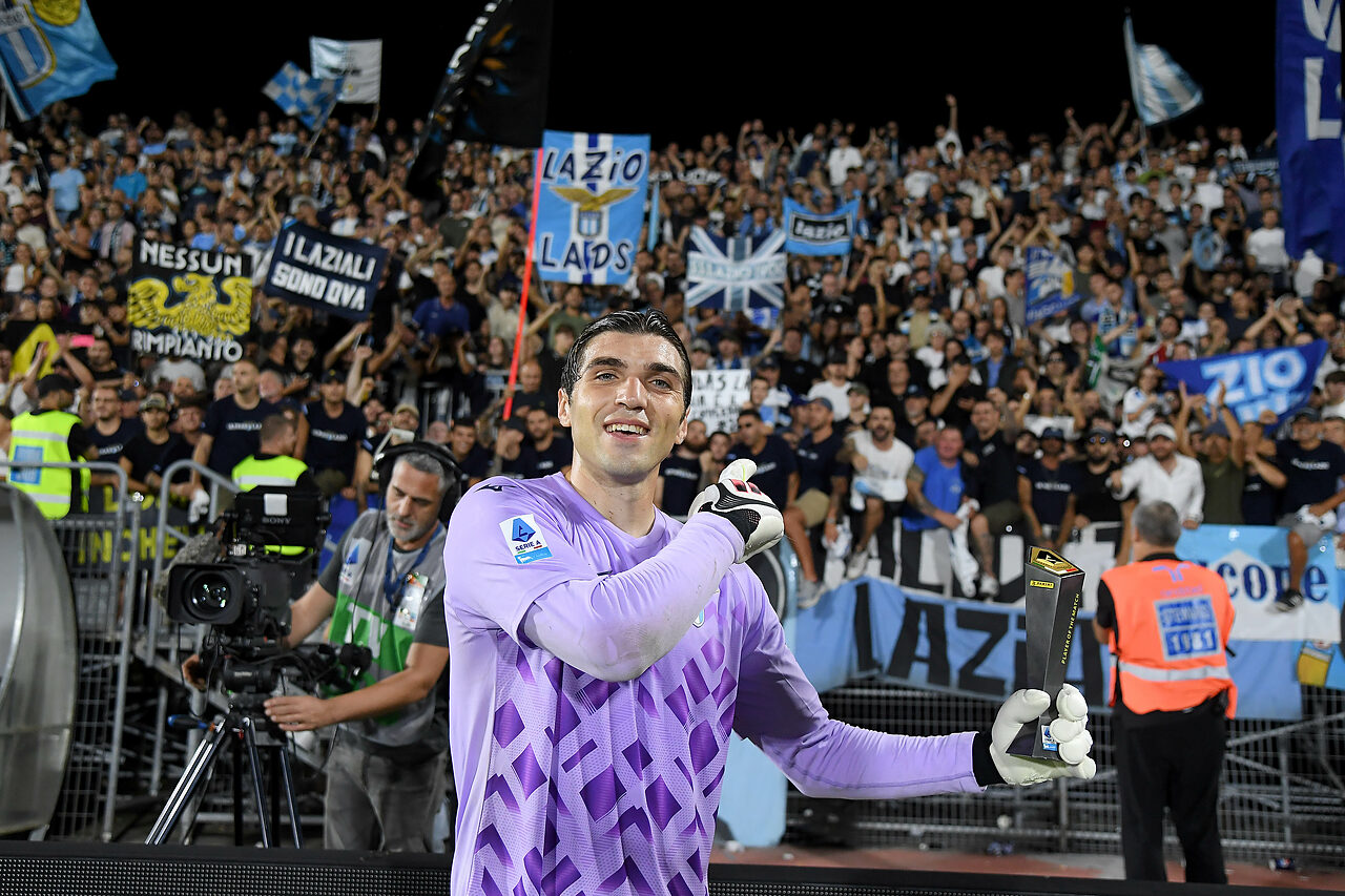 Christos "Mr. Penalty" Mandas colpisce ancora: para un rigore e stende il Venezia