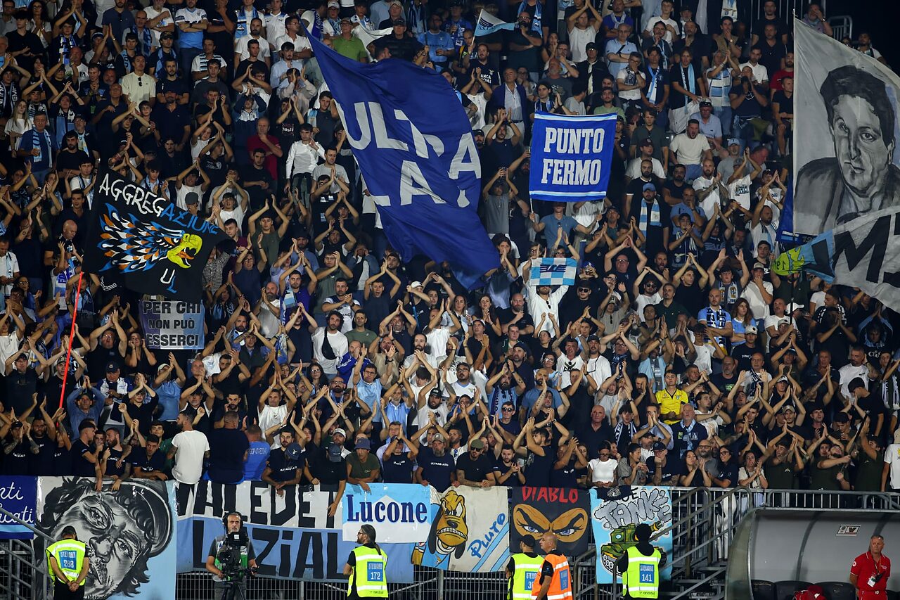 Lo stadio Pier Luigi Penzo si colora di bianco e celeste, il commento di Caicedo: "Bella Lazio..."