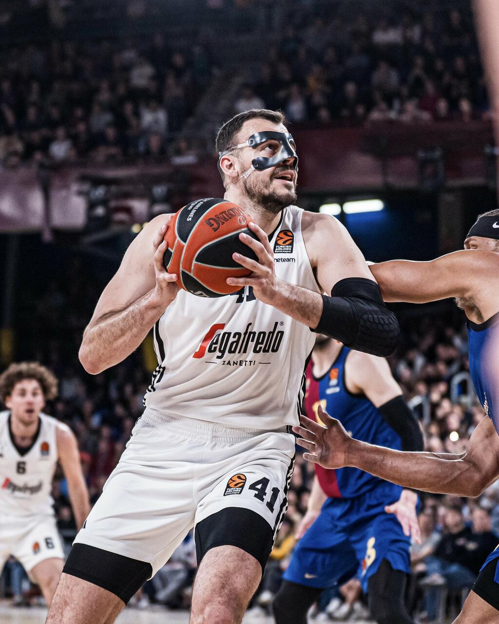 Virtus, domani la sfida a Brescia per il primato